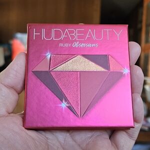 HUDA BEAUTY Ruby Obsessions Eyeshadow Palette